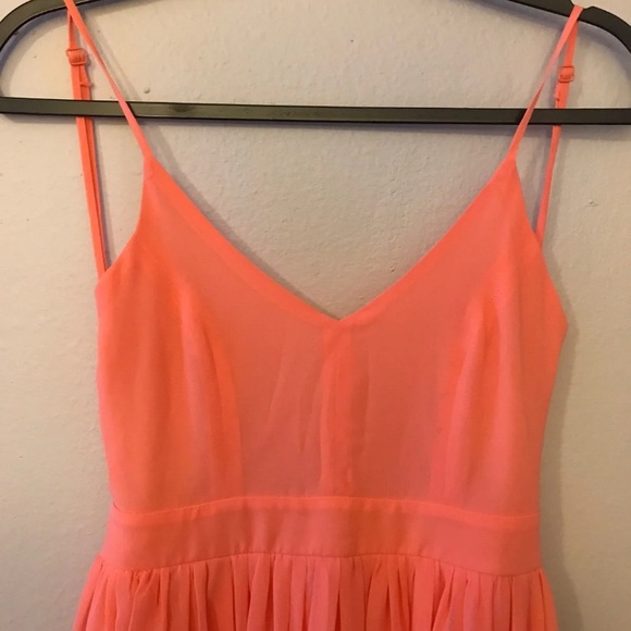 Coral pink pleated full skirt maxi dress open back - Picture 3 of 5